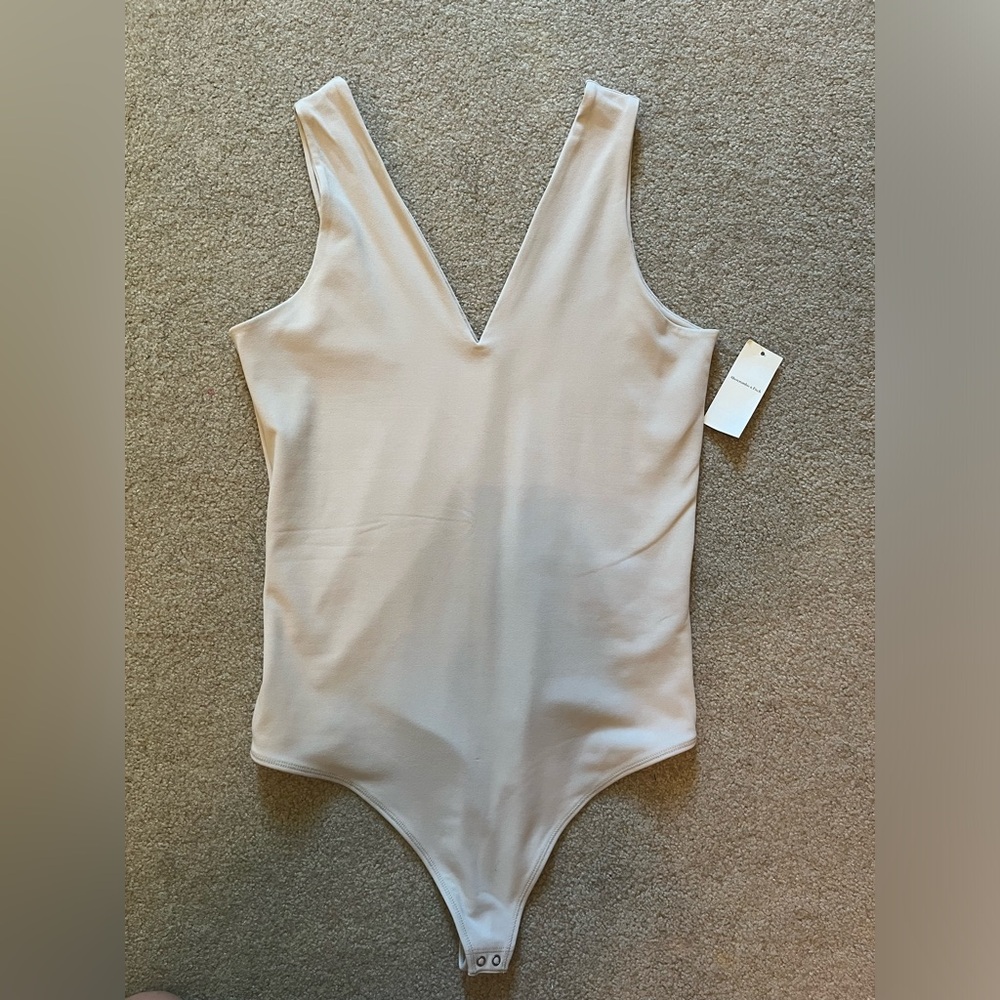 New w/ Tags Abercrombie & Fitch Women’s Sleeveless V-Neck Bodysuit ~ Large Cream